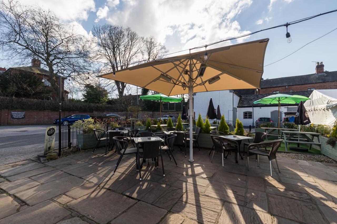 The Littleton Arms Hotel Penkridge Kültér fotó
