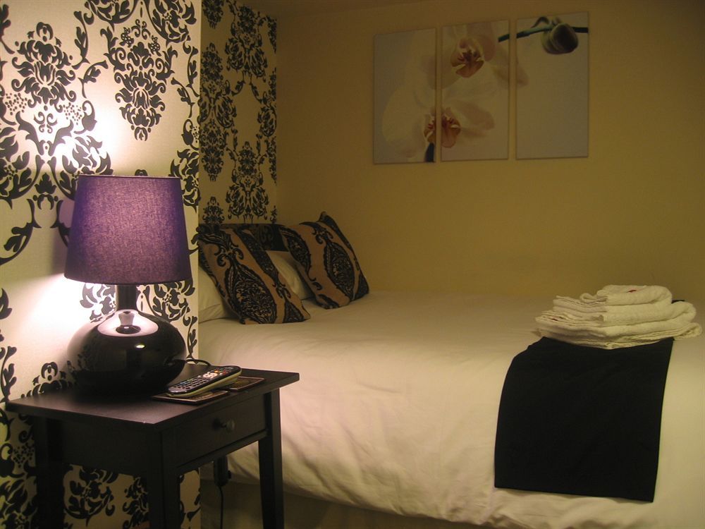 The Littleton Arms Hotel Penkridge Kültér fotó