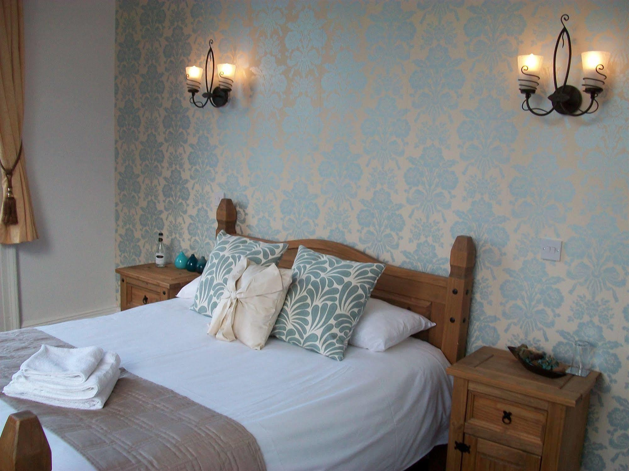 The Littleton Arms Hotel Penkridge Kültér fotó