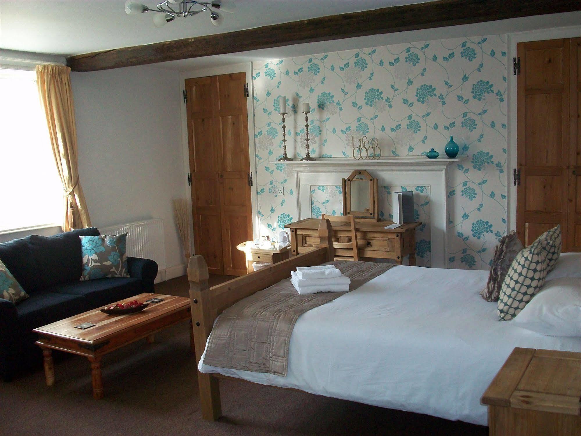 The Littleton Arms Hotel Penkridge Kültér fotó