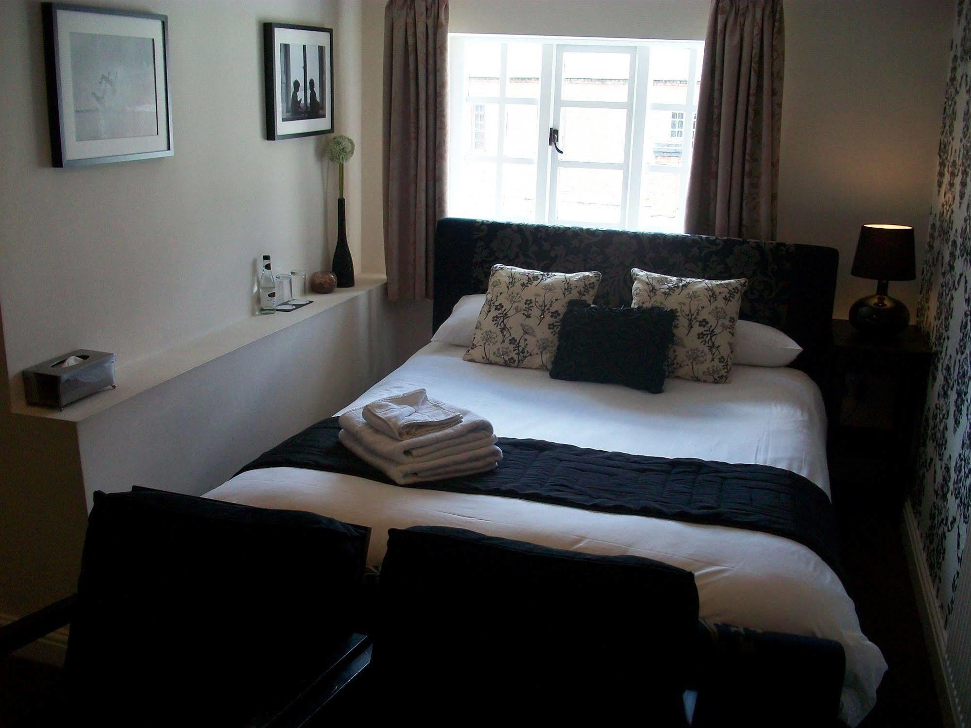 The Littleton Arms Hotel Penkridge Kültér fotó