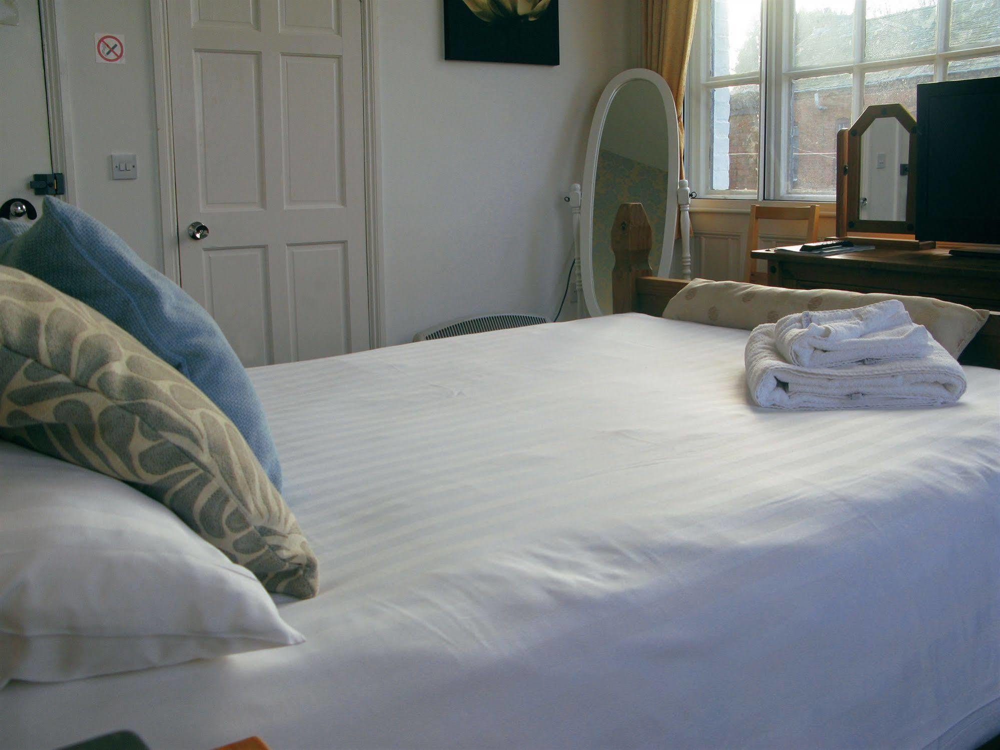 The Littleton Arms Hotel Penkridge Kültér fotó