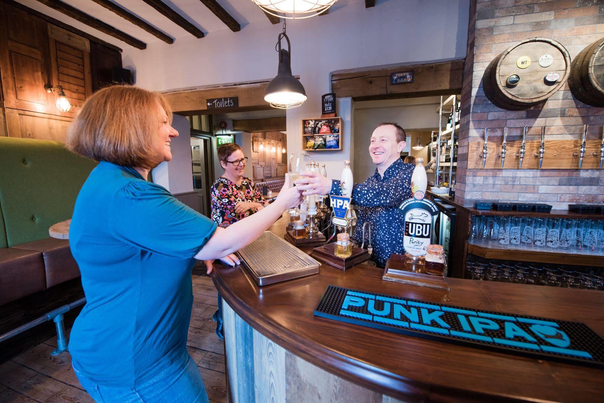 The Littleton Arms Hotel Penkridge Kültér fotó